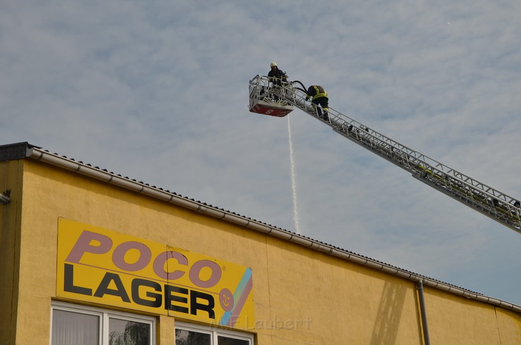 Grossfeuer Poco Lager Koeln Porz Gremberghoven Hansestr P856.jpg - Miklos Laubert